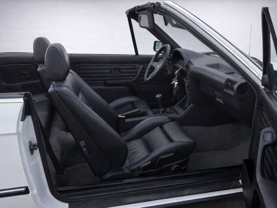 Image 10/29 of BMW 320i (1988)