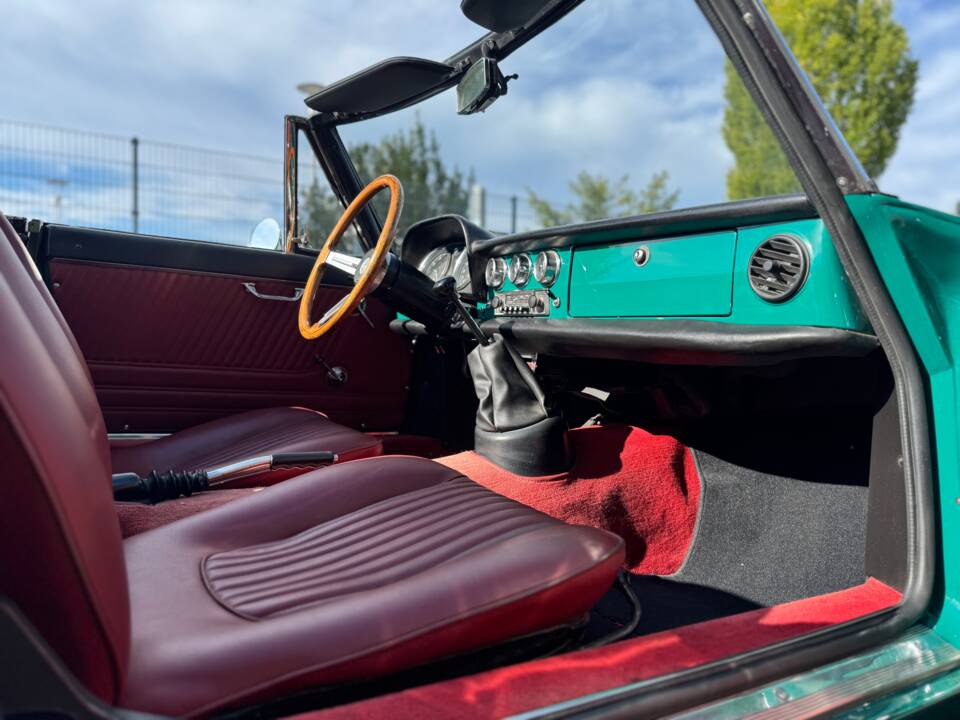 Immagine 13/33 di Alfa Romeo 1600 Duetto (1968)