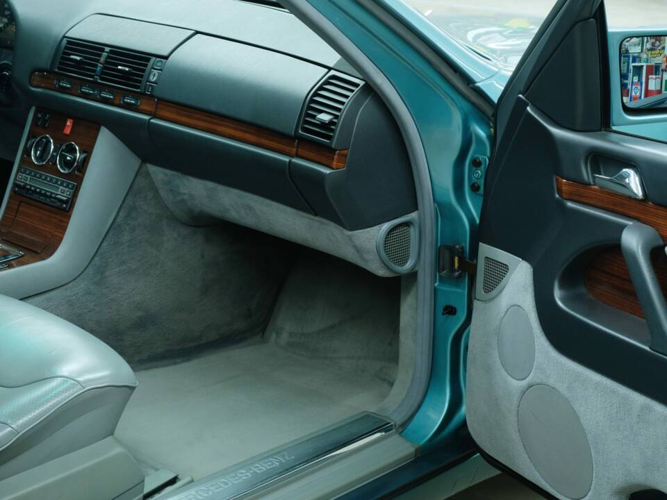 Bild 34/50 von Mercedes-Benz 300 SE (1991)
