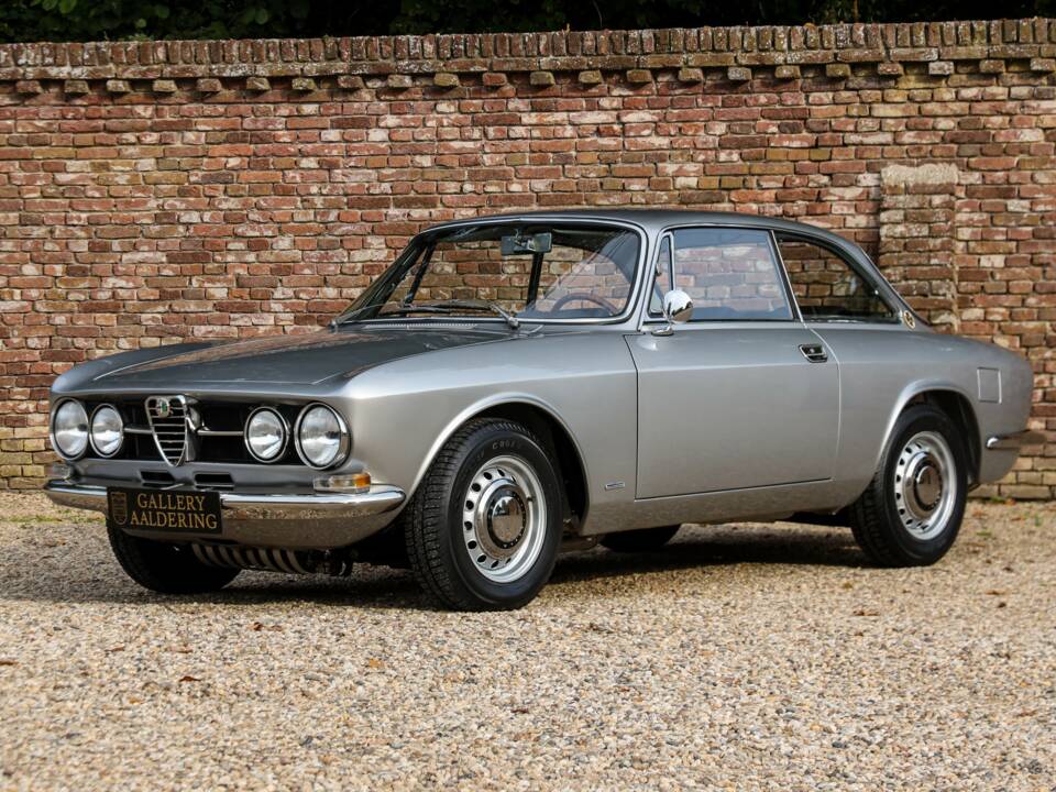 Afbeelding 9/50 van Alfa Romeo 1750 GT Veloce (1969)