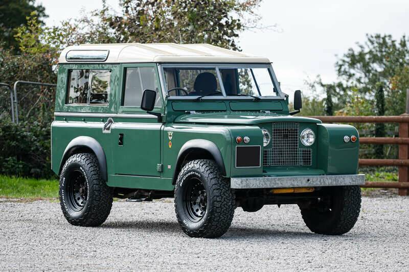 Image 1/41 of Land Rover 90 (1988)