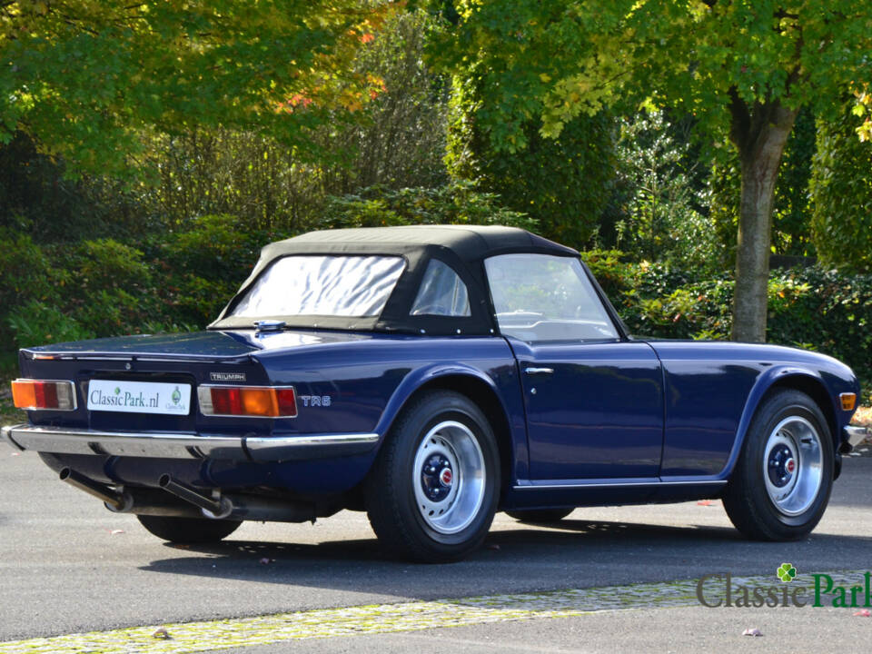 Image 21/50 of Triumph TR 6 (1975)