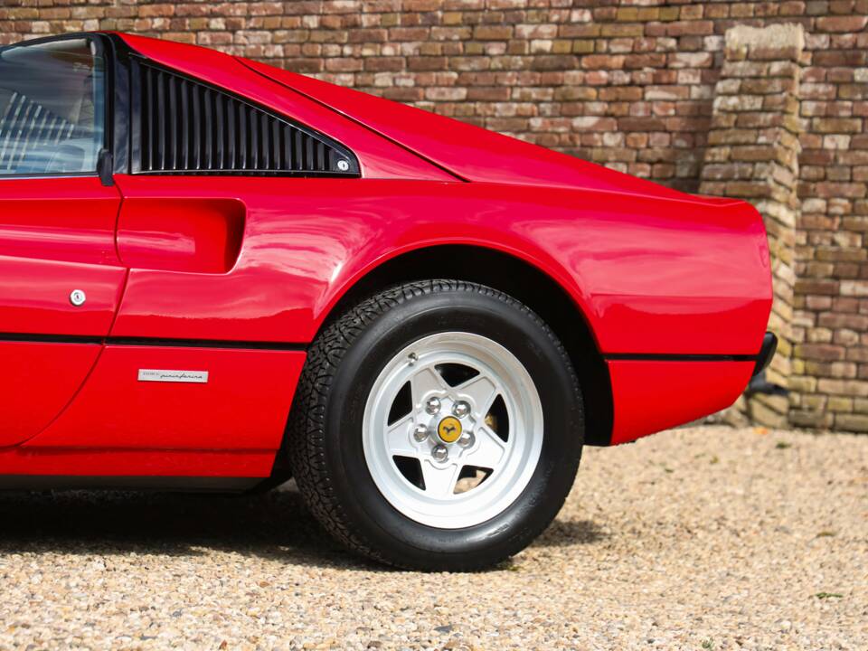Image 21/50 de Ferrari 308 GTSi (1981)