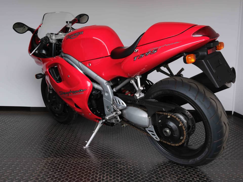 Image 23/66 of Triumph Daytona T595 (1998)