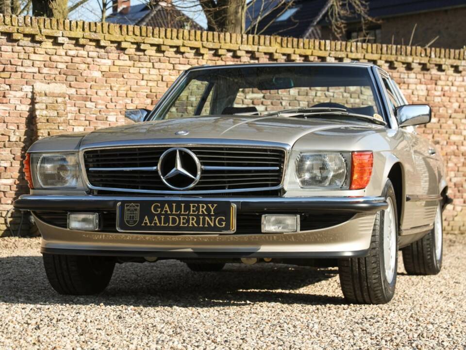 Bild 20/50 von Mercedes-Benz 560 SL (1987)