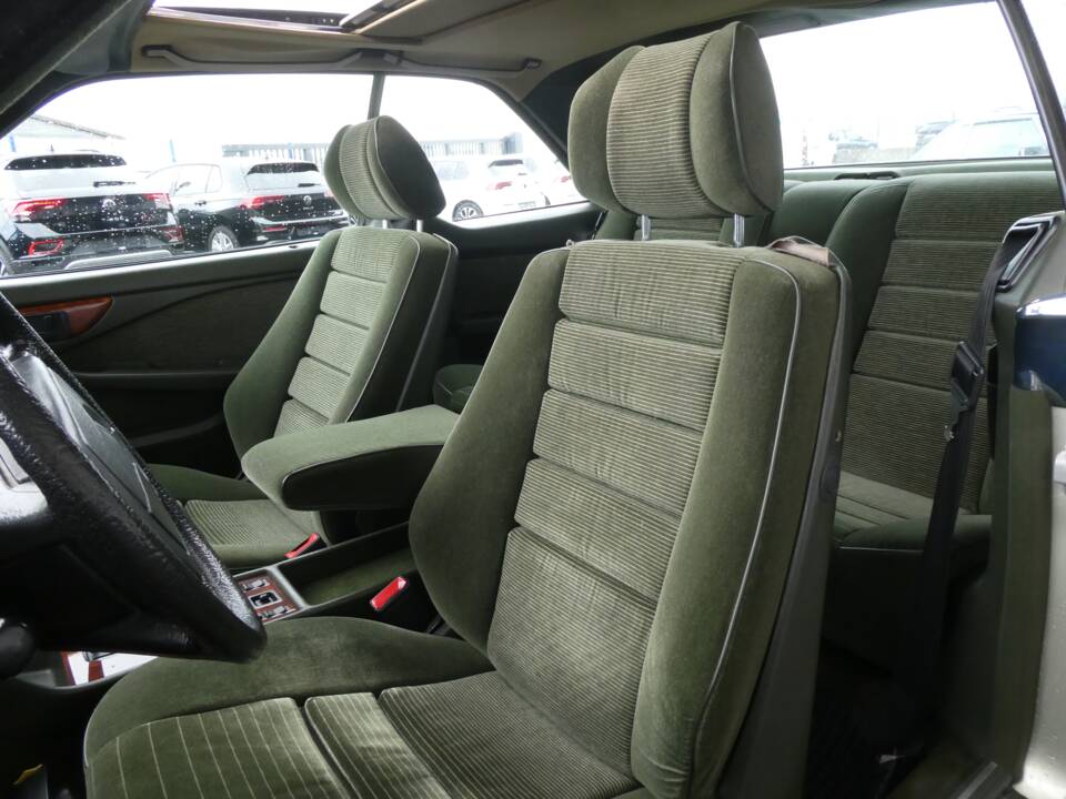 Image 10/23 of Mercedes-Benz 380 SEC (1982)