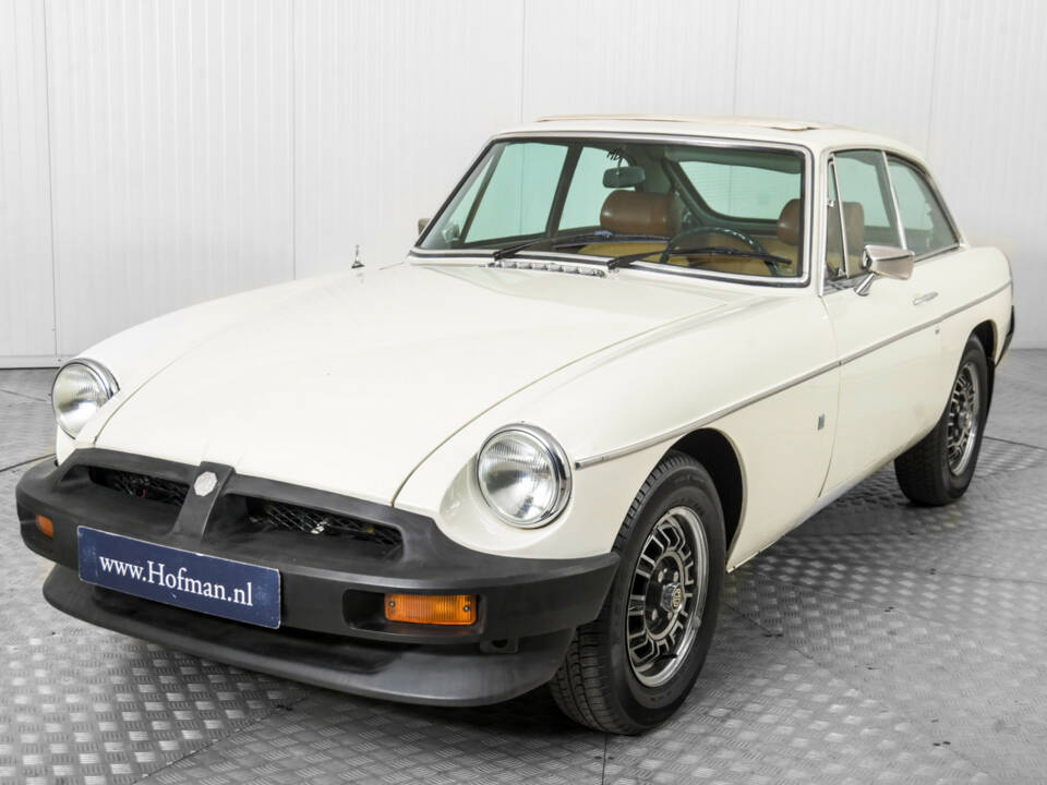 Image 17/50 of MG MGB GT V8 (1975)