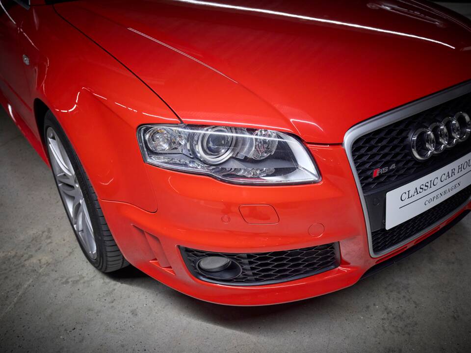 Image 25/95 of Audi RS4 Avant (2006)