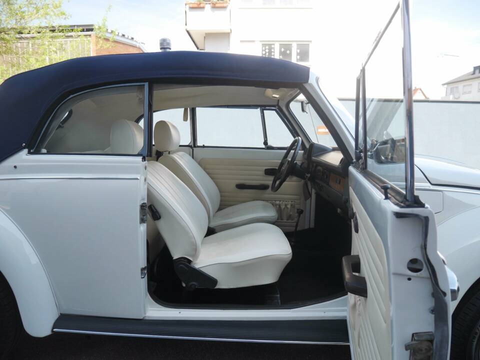 Image 21/45 de Volkswagen Coccinelle 1303 LS (1978)