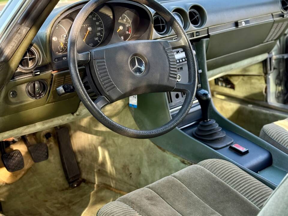 Image 15/22 of Mercedes-Benz 350 SLC (1972)