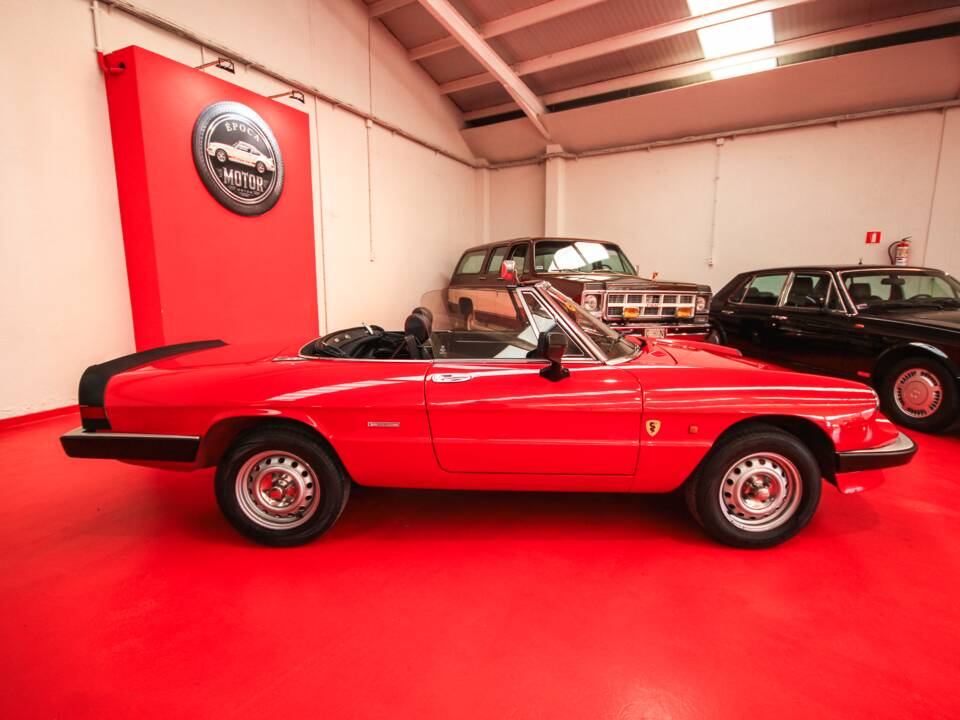 Image 12/24 of Alfa Romeo 2.0 Spider (1987)