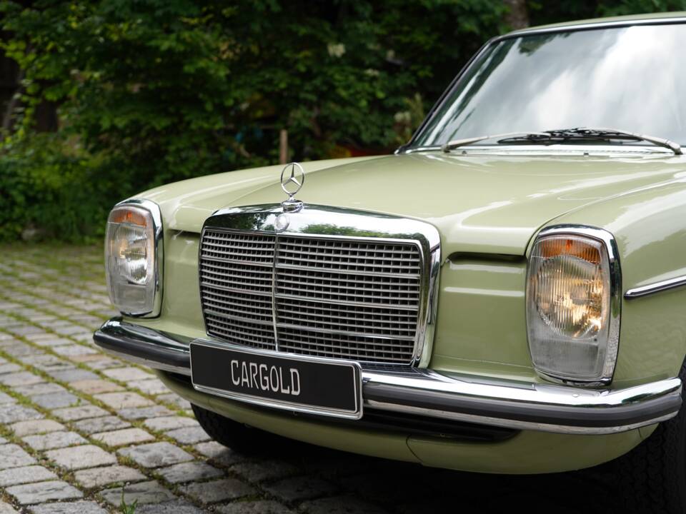 Bild 12/13 von Mercedes-Benz 230/4 (1976)