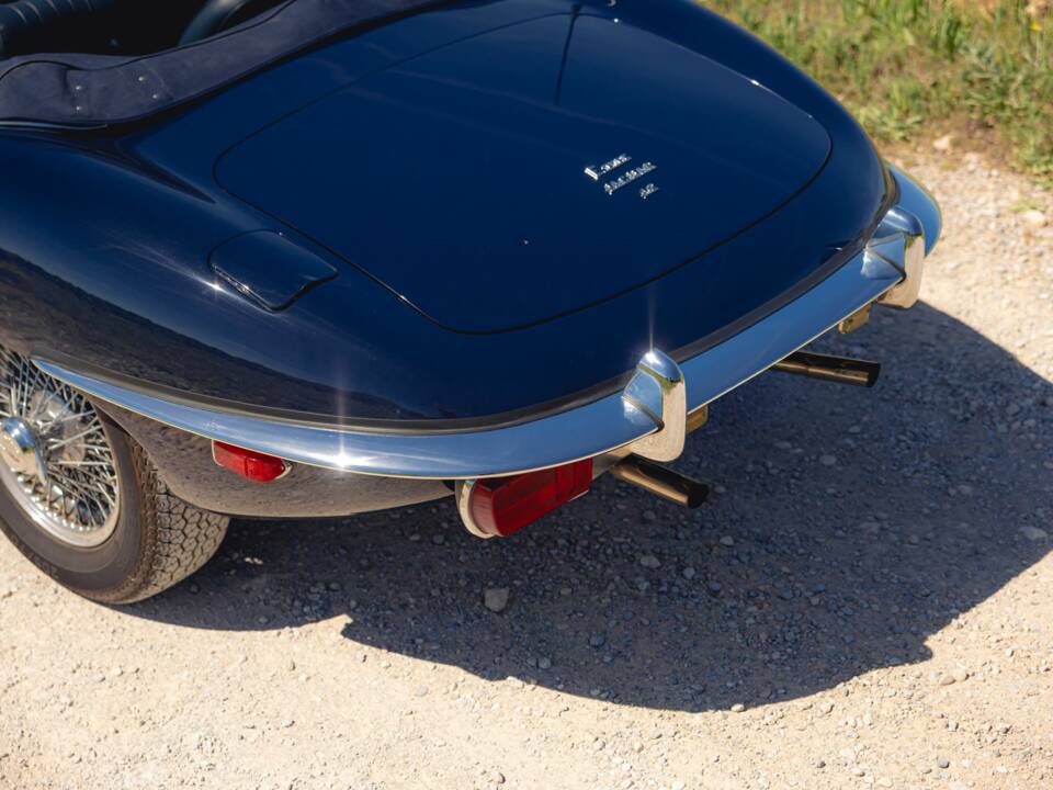 Image 33/50 de Jaguar E-Type (1969)