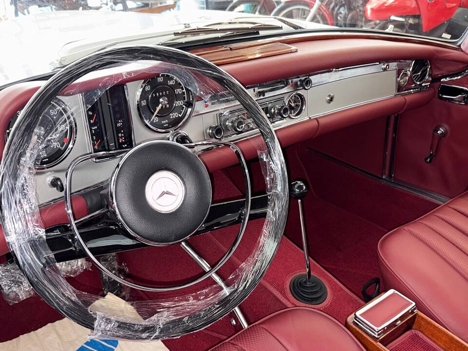 Image 10/24 of Mercedes-Benz 280 SL (1968)