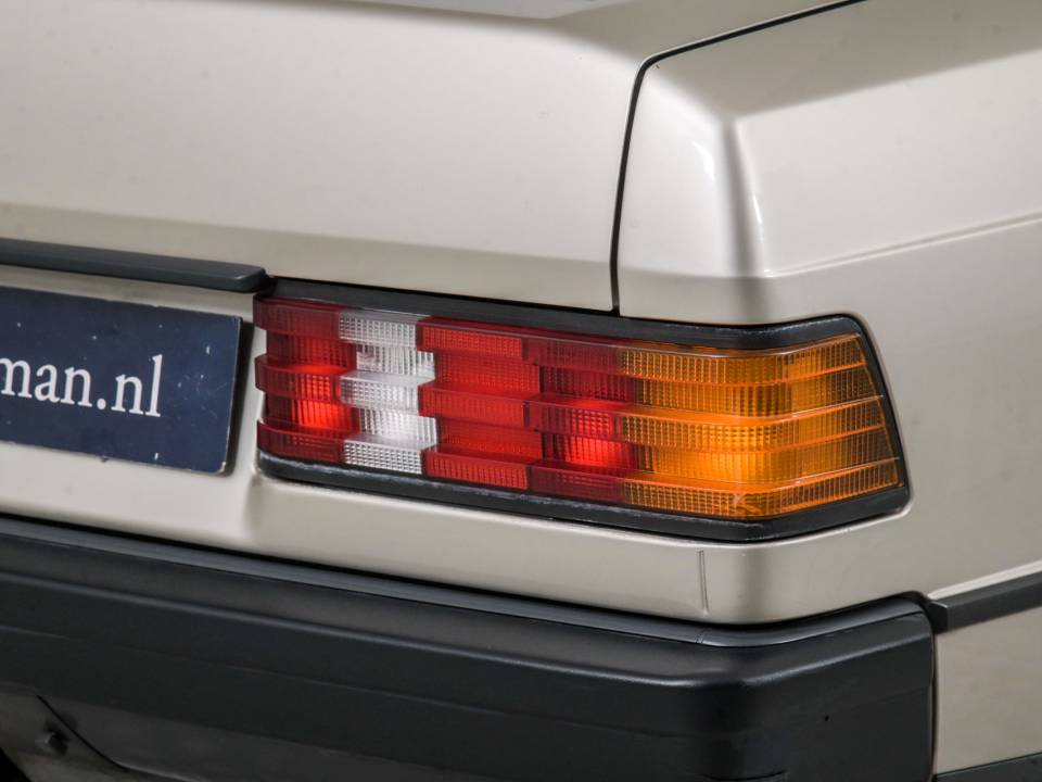 Immagine 32/50 di Mercedes-Benz 190 D (1986)
