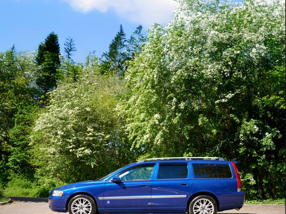 Image 15/50 of Volvo V 70 2.4 (2006)