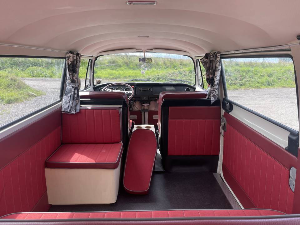 Immagine 7/13 di Volkswagen T2b Camper (1973)