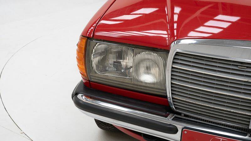 Image 10/15 of Mercedes-Benz 300 TD (1980)