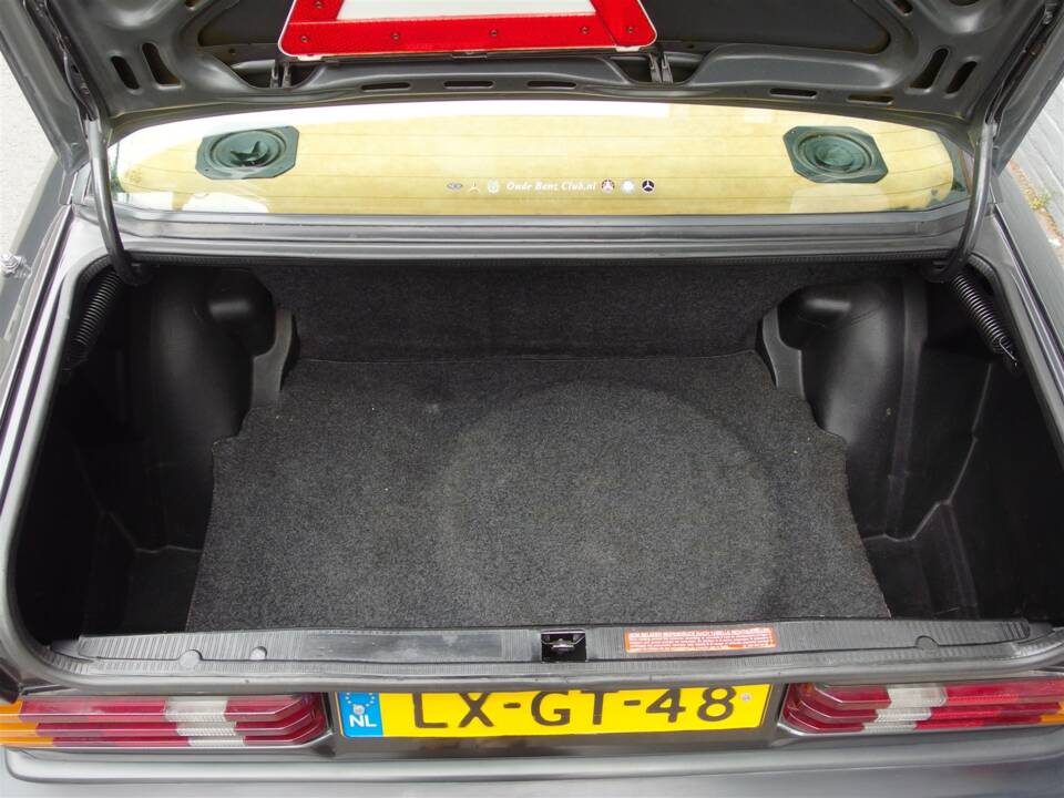 Immagine 64/98 di Mercedes-Benz 190 E 2.3-16 (1985)