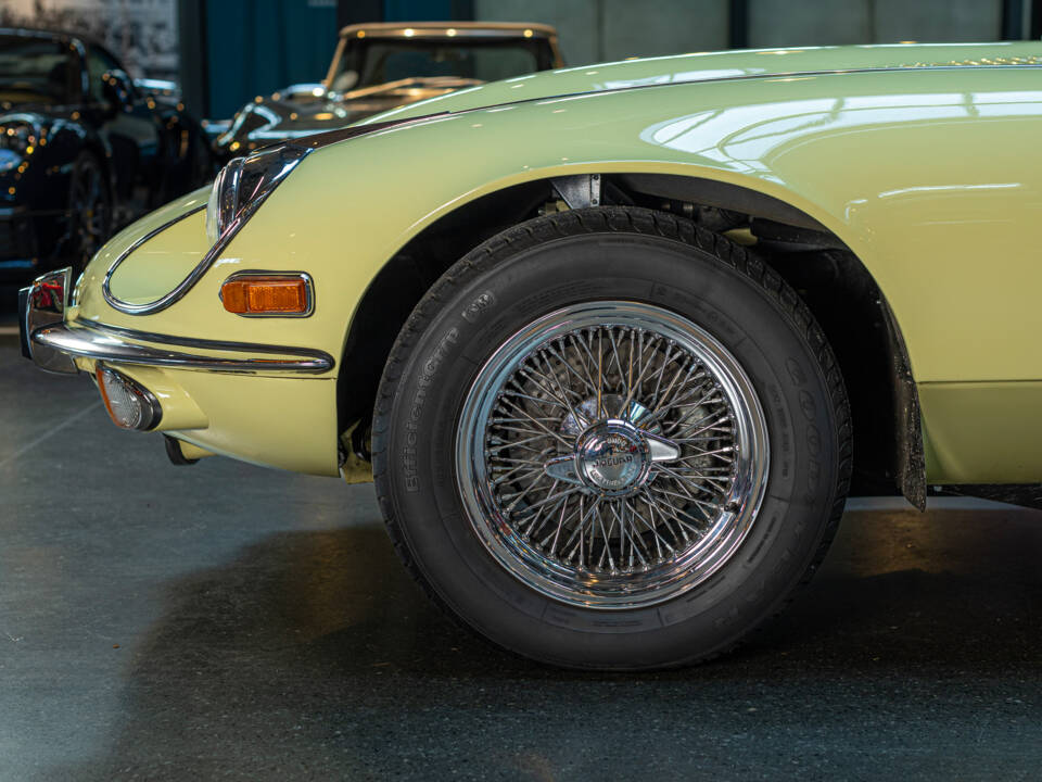 Imagen 7/28 de Jaguar E-Type V12 (1974)