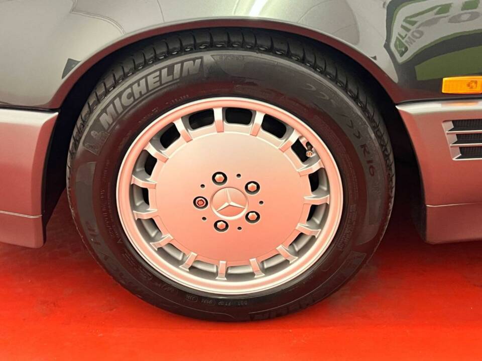 Image 35/48 of Mercedes-Benz 300 SL-24 (1992)