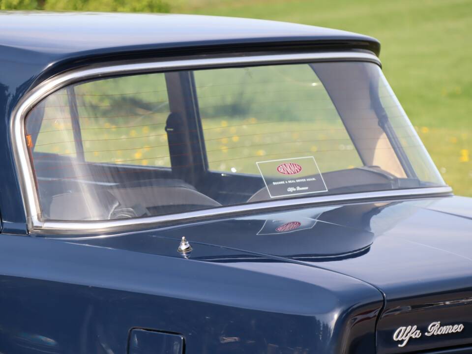 Image 22/50 of Alfa Romeo Giulia Nuova Super 1600 (1978)