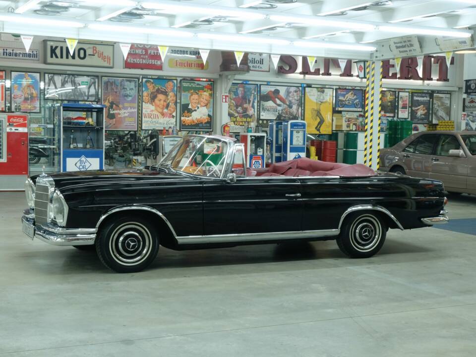 Image 5/50 of Mercedes-Benz 220 SE b (1963)