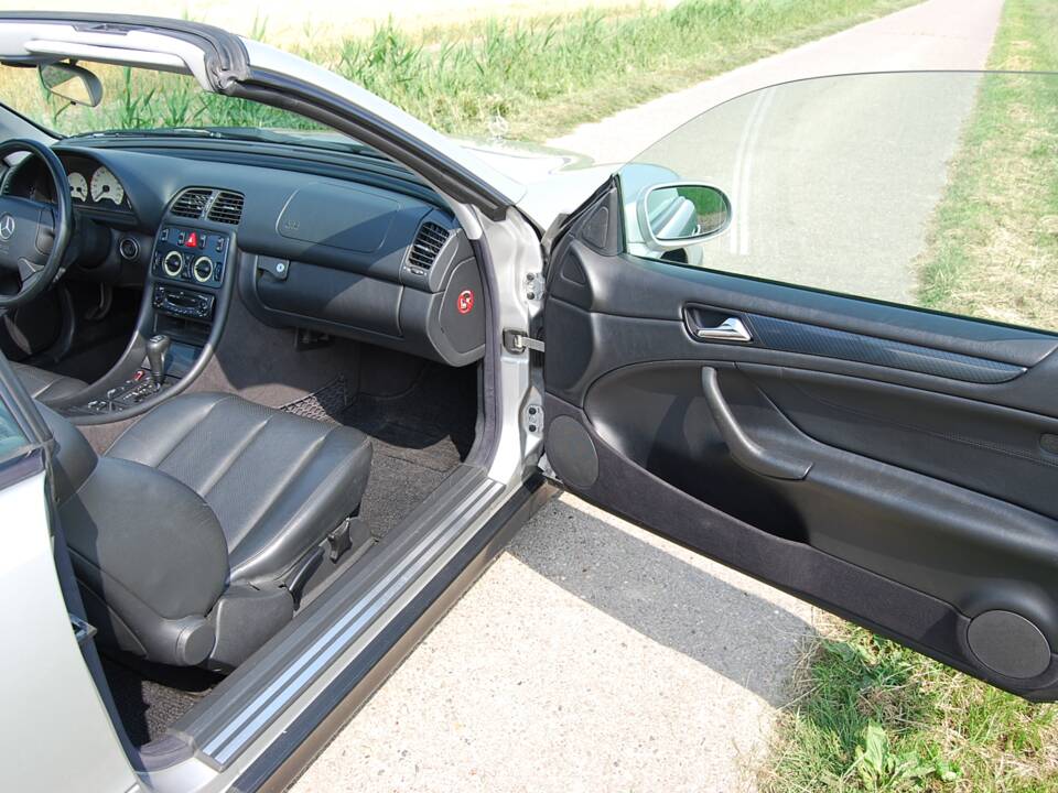 Image 32/46 of Mercedes-Benz CLK 200 (1999)