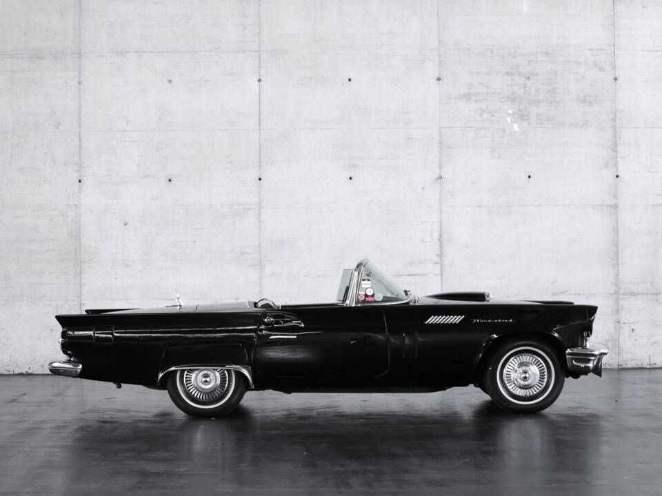 Immagine 7/50 di Ford Thunderbird (1957)