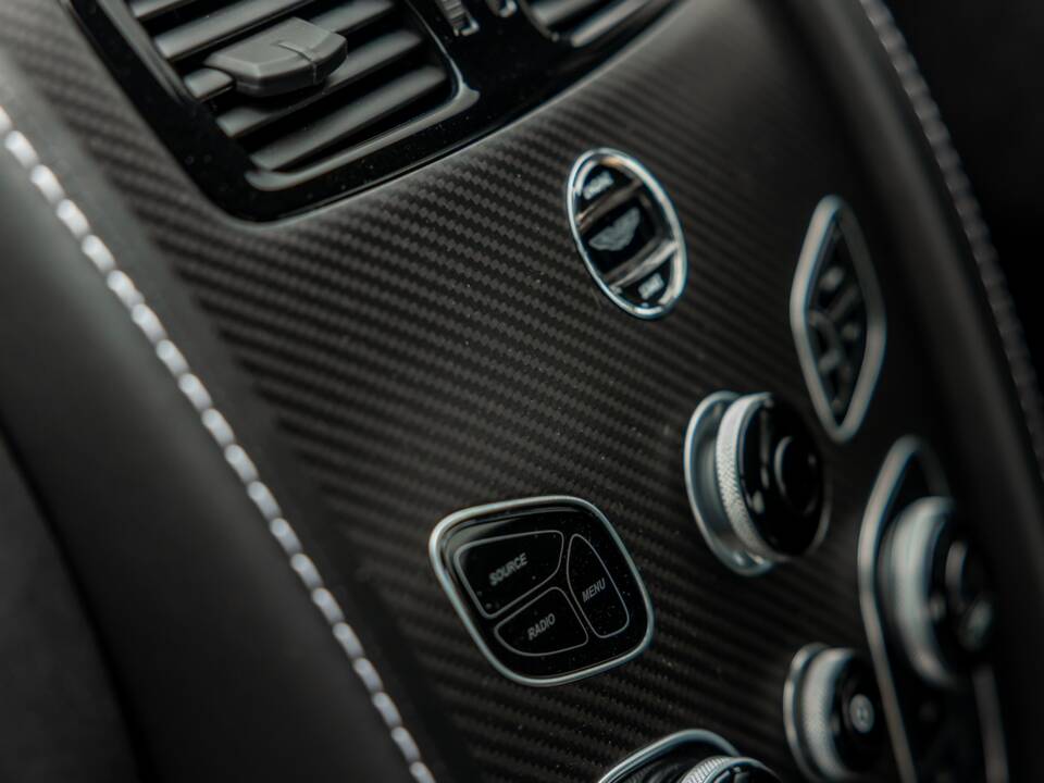 Image 25/65 de Aston Martin Vantage GT8 (2017)