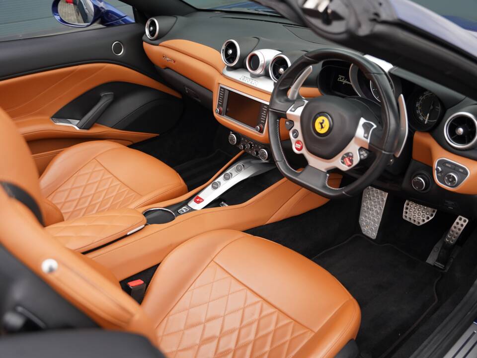 Bild 12/50 von Ferrari California T (2016)