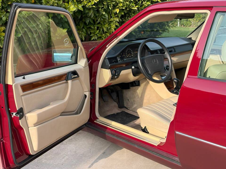 Afbeelding 20/46 van Mercedes-Benz 200 E-16 (1993)