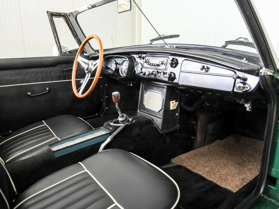 Image 12/50 de MG MGB (1967)