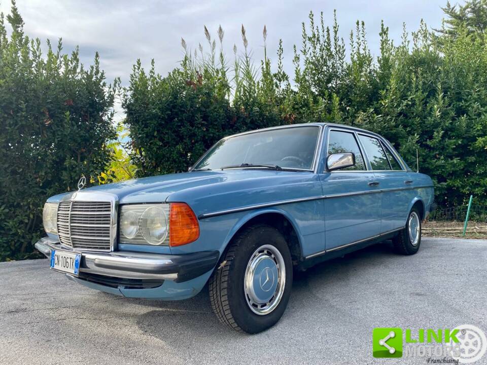 Afbeelding 5/10 van Mercedes-Benz 200 (1980)