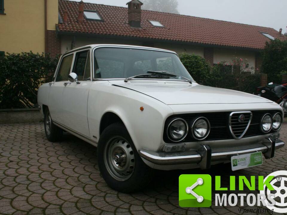 Image 5/10 de Alfa Romeo 2000 Berlina (1972)