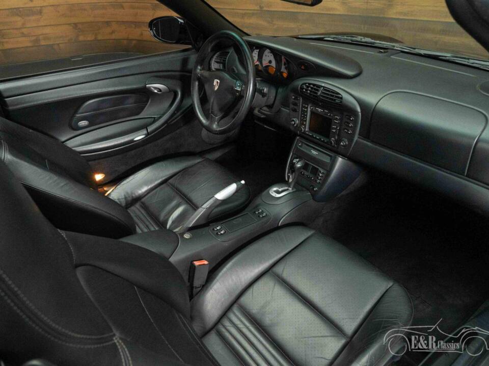 Imagen 8/19 de Porsche 911 Carrera (2001)