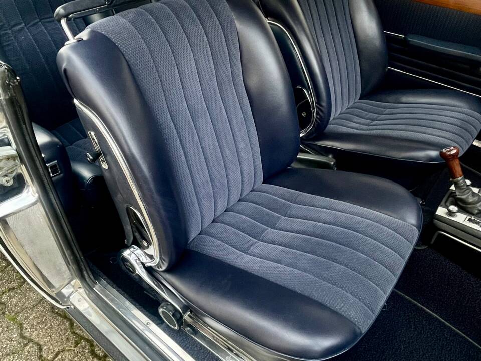 Image 18/20 of BMW 2800 CS (1970)