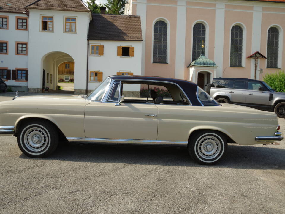Image 14/73 de Mercedes-Benz 280 SE (1969)