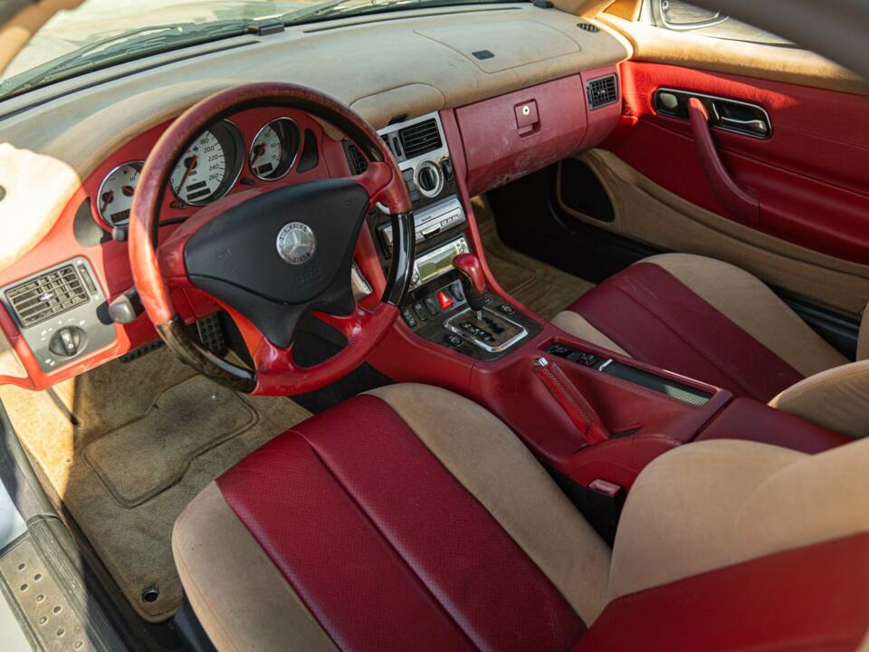 Image 36/50 de Mercedes-Benz SLK 320 (2001)