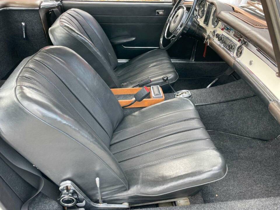 Image 13/20 of Mercedes-Benz 250 SL (1967)