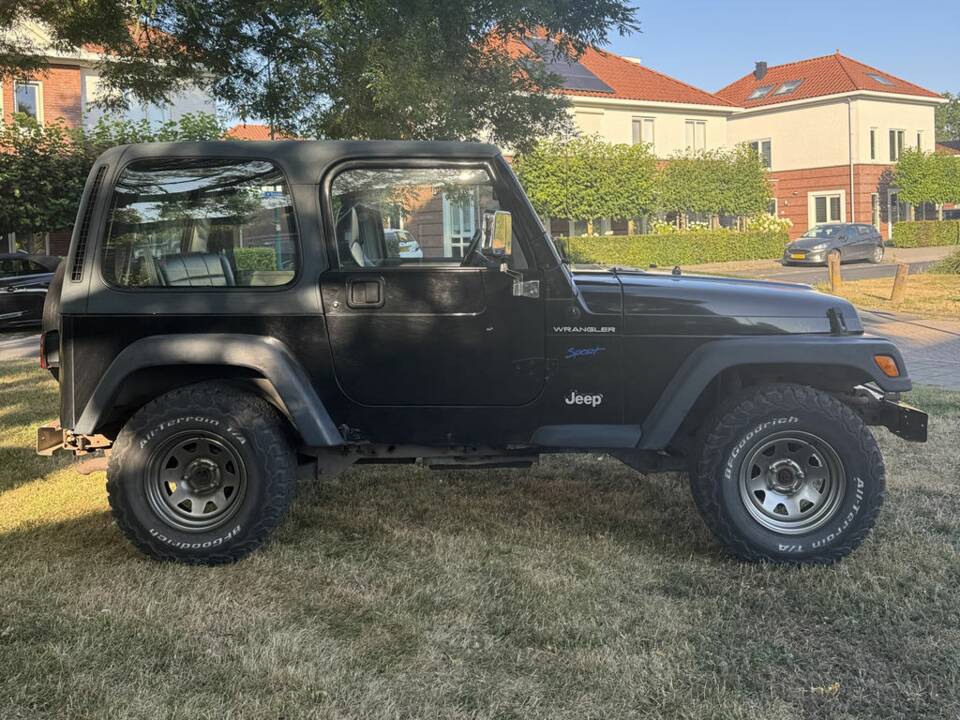 Bild 5/8 von Jeep Wrangler Sport 2.5 (1996)