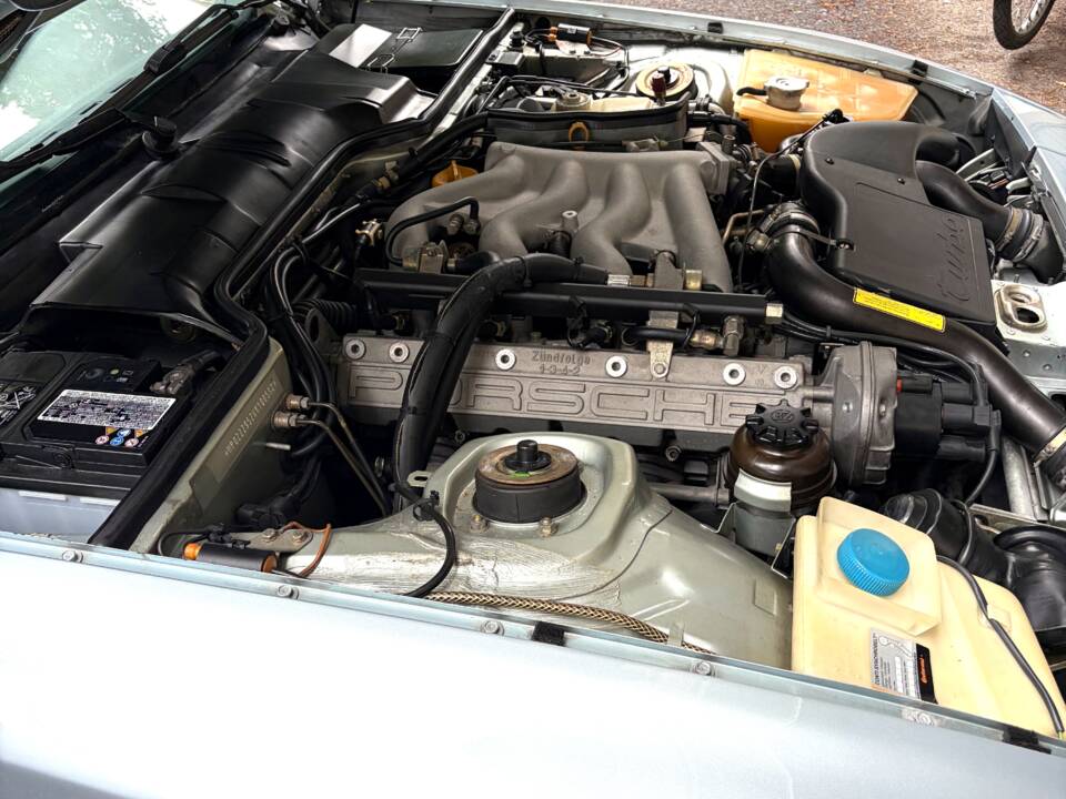 Image 76/98 of Porsche 944 Turbo S (1988)