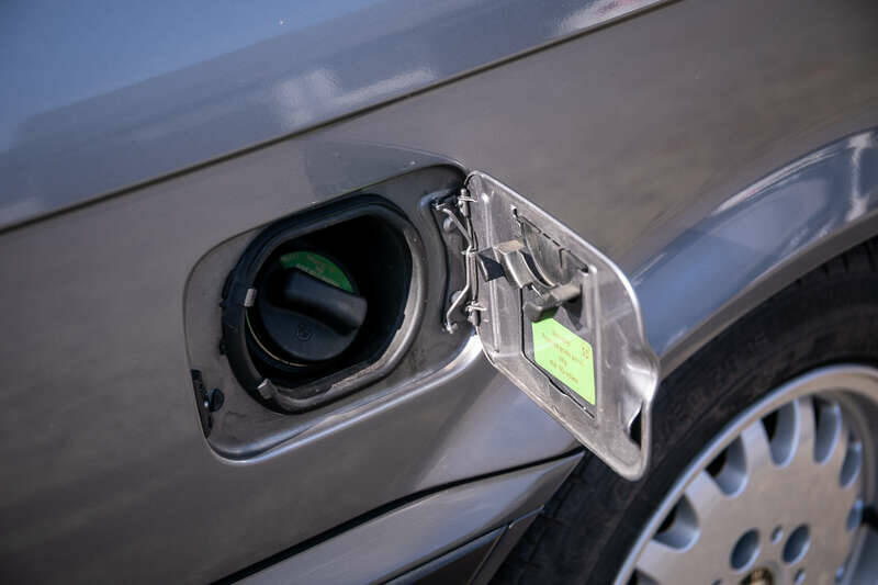 Image 15/50 of BMW 325i (1991)
