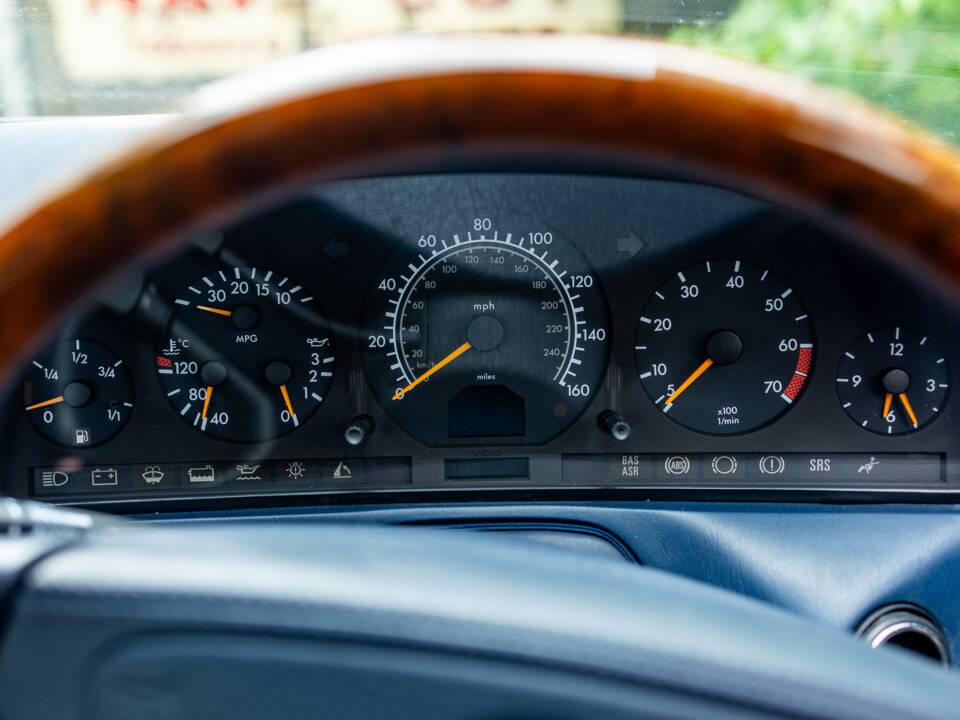 Afbeelding 17/17 van Mercedes-Benz SL 500 (1998)