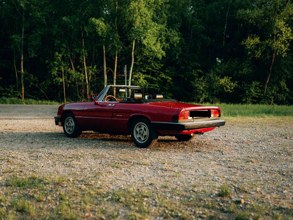 Image 4/9 of Alfa Romeo 2.0 Spider (1989)