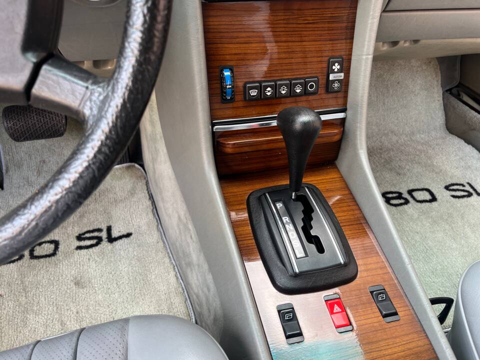Afbeelding 76/146 van Mercedes-Benz 380 SL (1982)