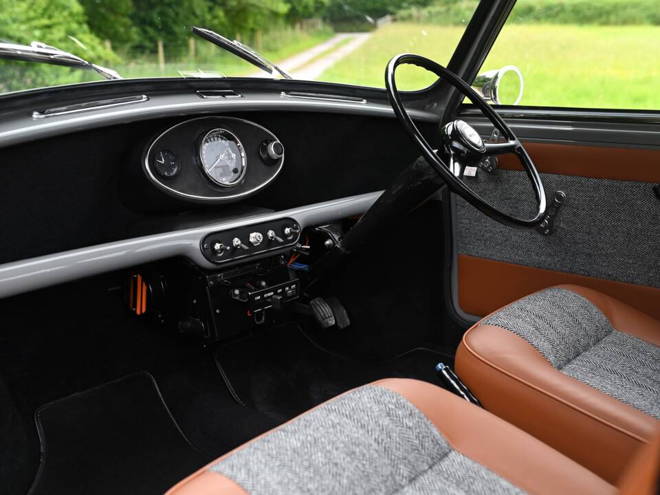 Image 14/24 of Austin Mini 1000 (1970)