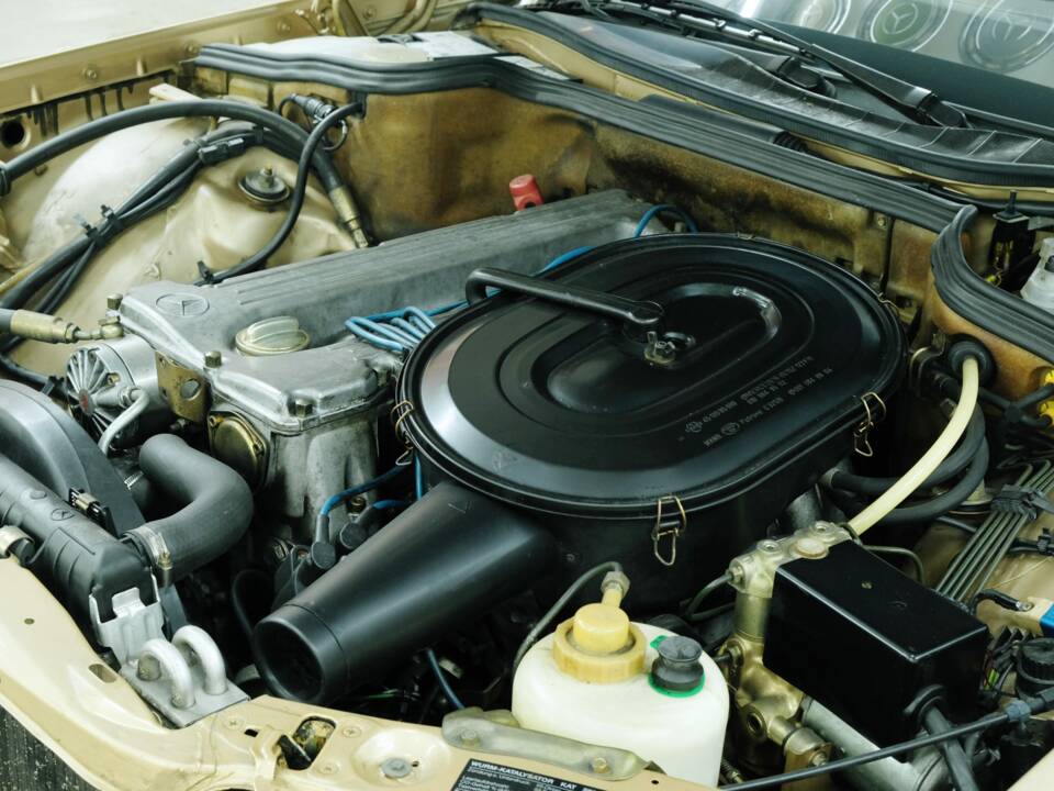 Bild 20/50 von Mercedes-Benz 280 SE (1980)
