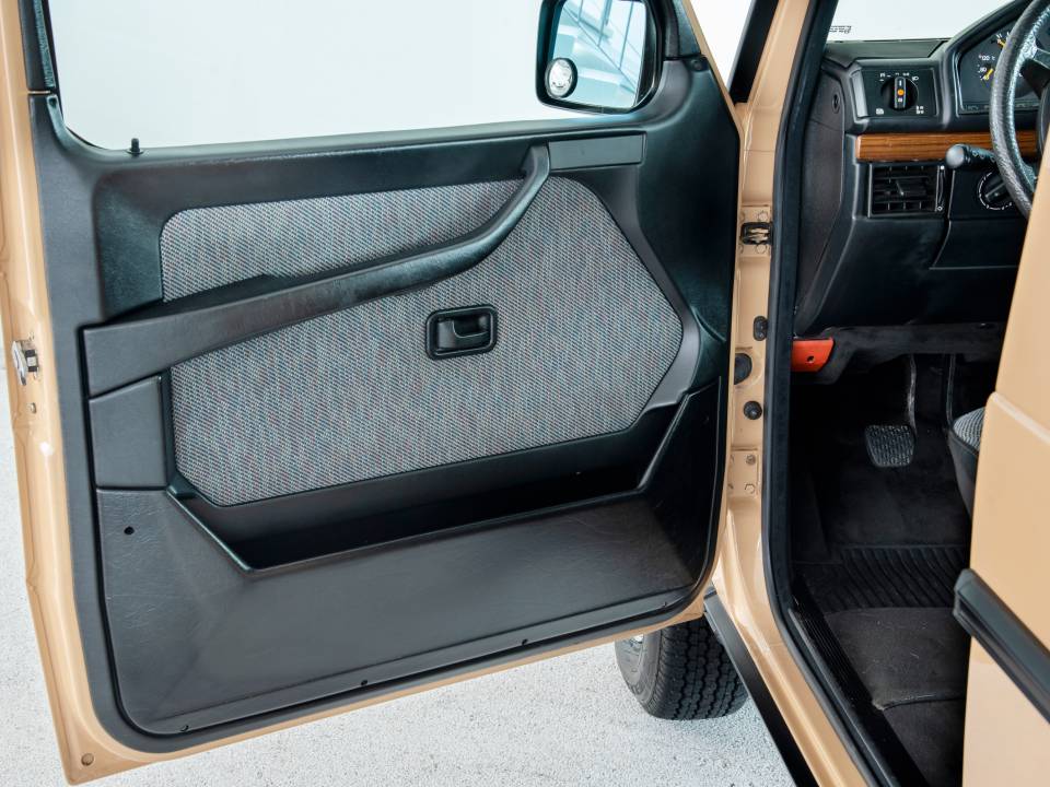 Bild 30/50 von Mercedes-Benz 300 GE (kurz) (1990)