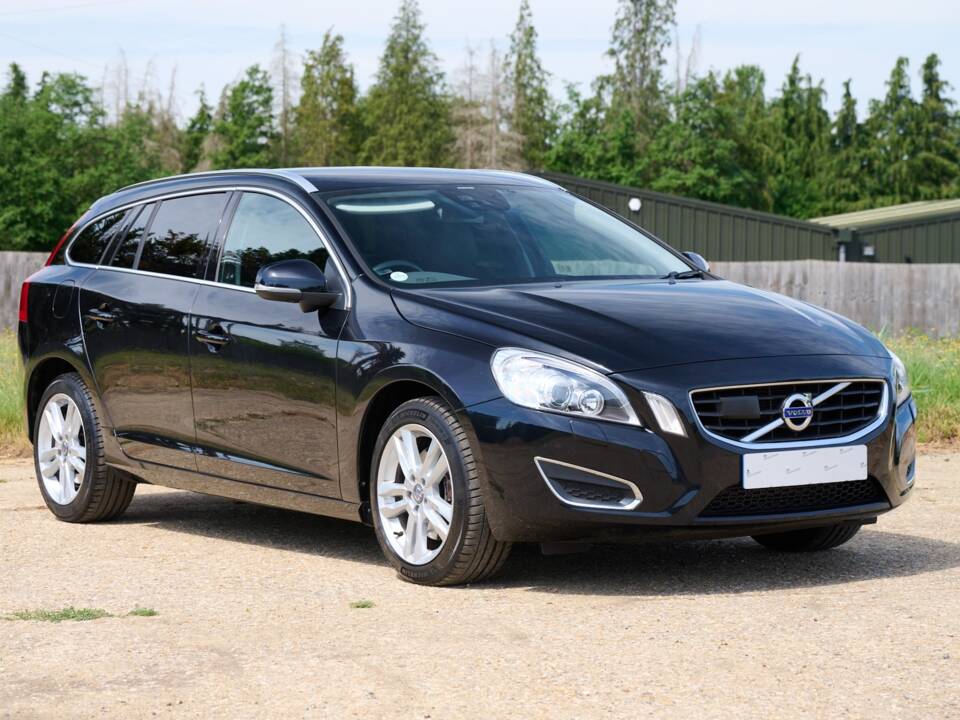Image 1/6 of Volvo V60 T6 (2012)